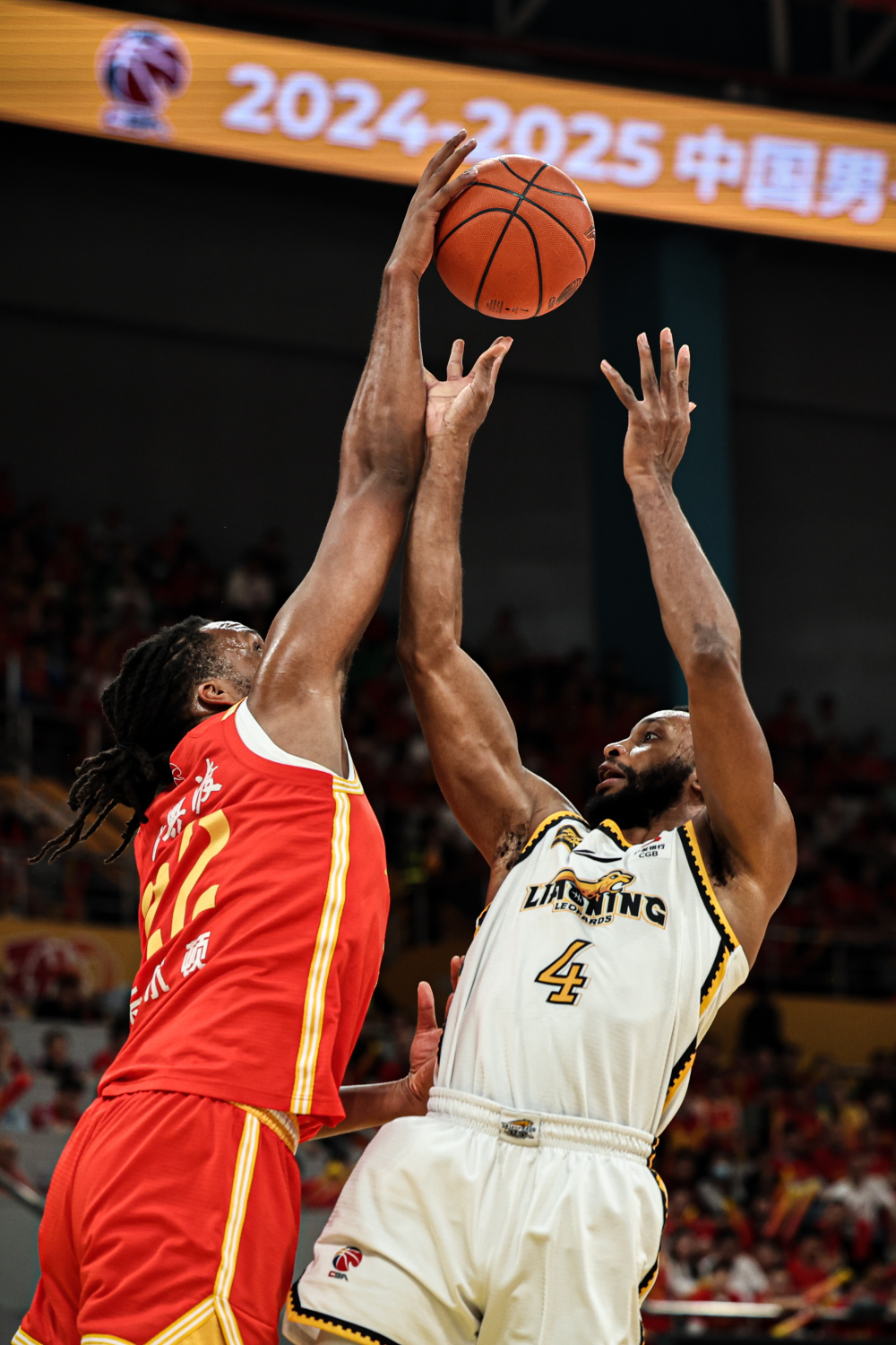 集结日CBA季后赛焦点战；辽宁本钢造点机会；话题不断；医务组通报恢复的简单介绍